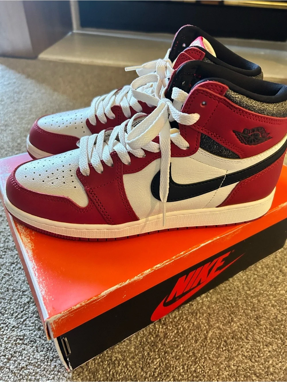 Nike Air Jordan Retro High Varsity Red/Black-Sail-Muslin size 7Y